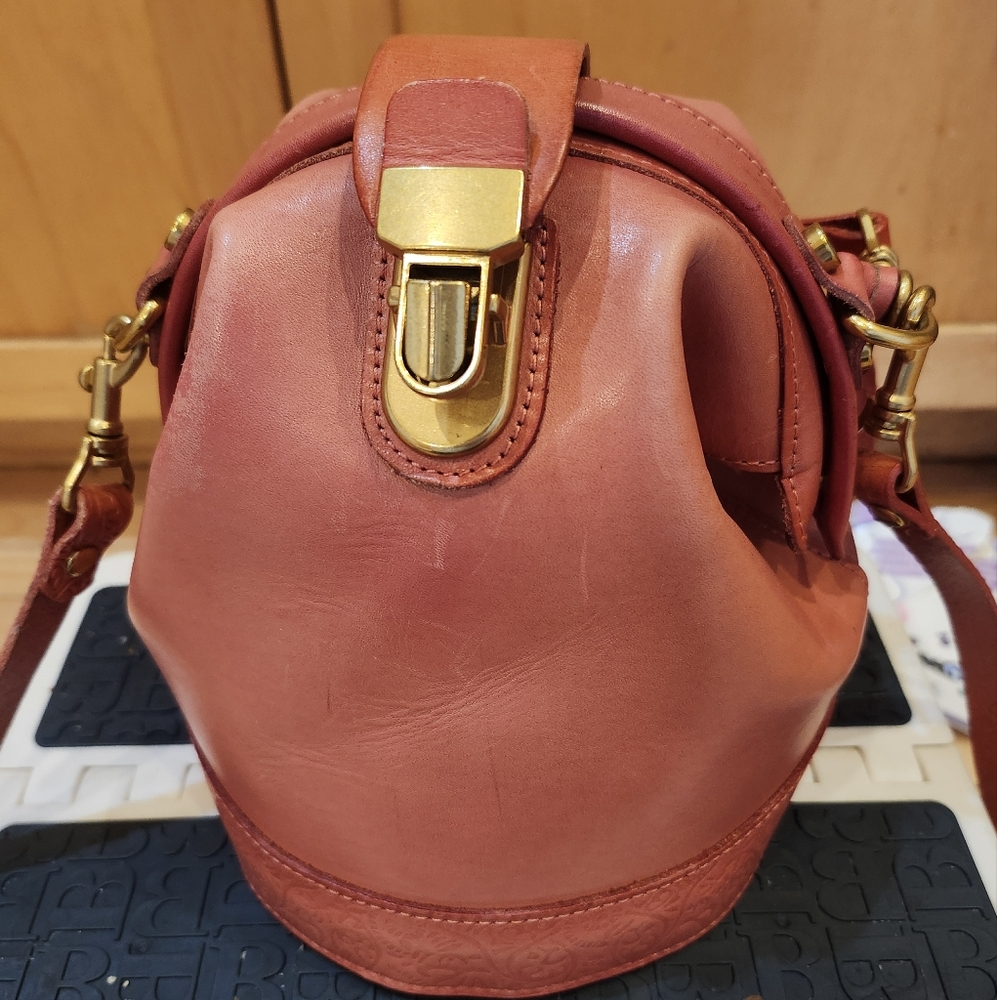 Old Trend Leather Handbag and Crossbody